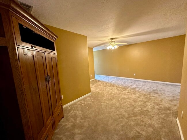 Building Photo - 289 Waterford Way