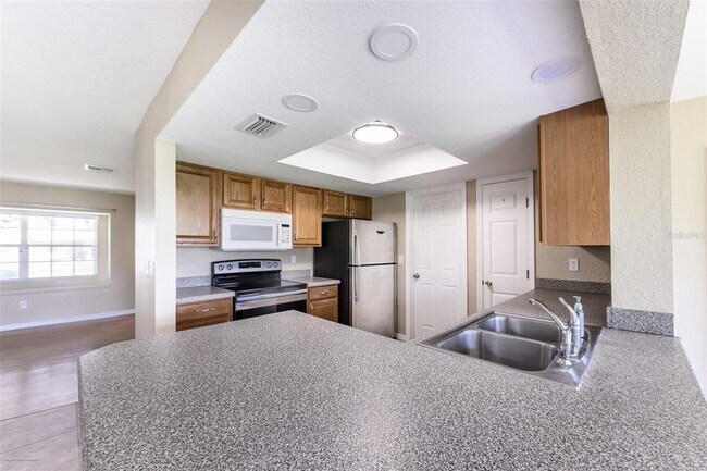 Building Photo - 2498 Abscott St