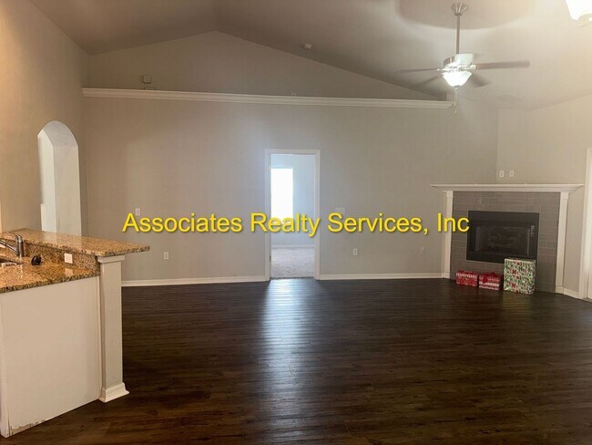 Building Photo - Spacious 4-Bedroom Home with Office in Portofino!  LOOK!