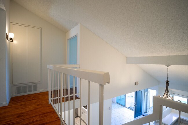 Building Photo - Harborwalk Marina Villa | 3 Bed, 2.5 Bath | Channel Islands Harbor | Beach Close