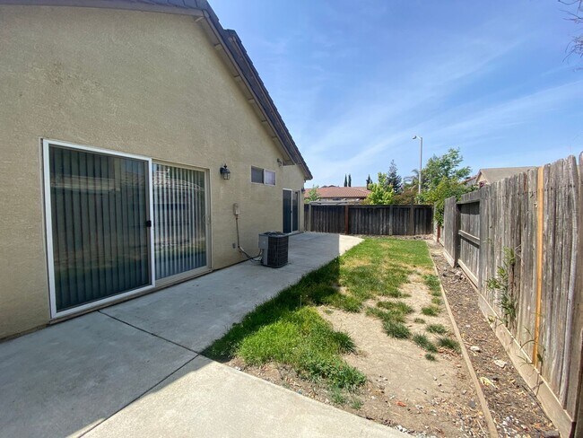 Building Photo - 3600 Silverwood Rd