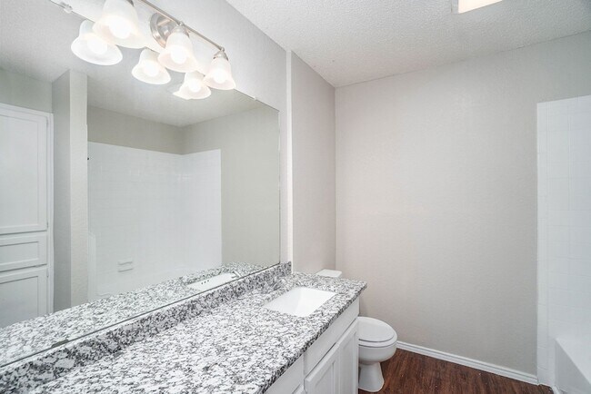 Building Photo - 3301 Aurora St