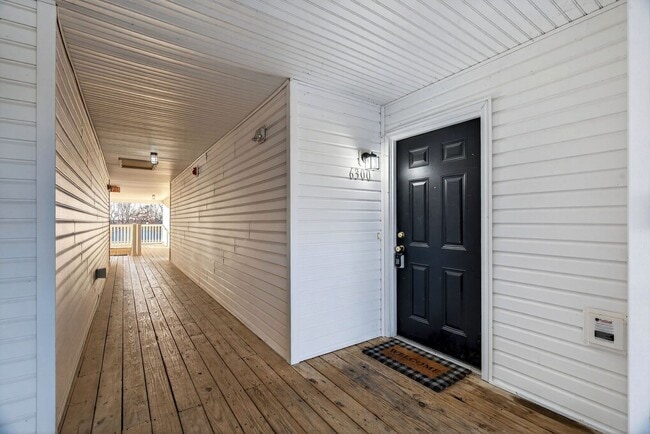 Building Photo - HALF OFF FIRST MONTH RENT!! Beautiful 2-Bedroom, 2-Bath Condo in a Prime Location!