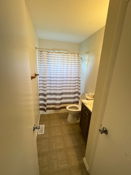 Building Photo - 803 W Northmoor Rd