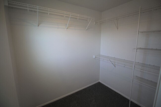 Building Photo - Fantastic 3bed/2.5 bath in Southwest ready for immediate move-in!