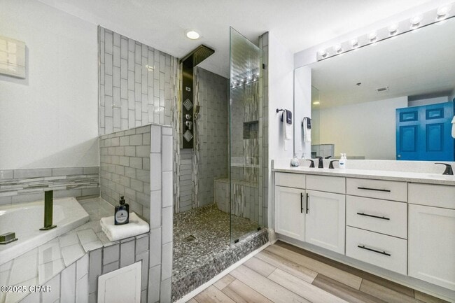 Building Photo - 9860 S Thomas Dr