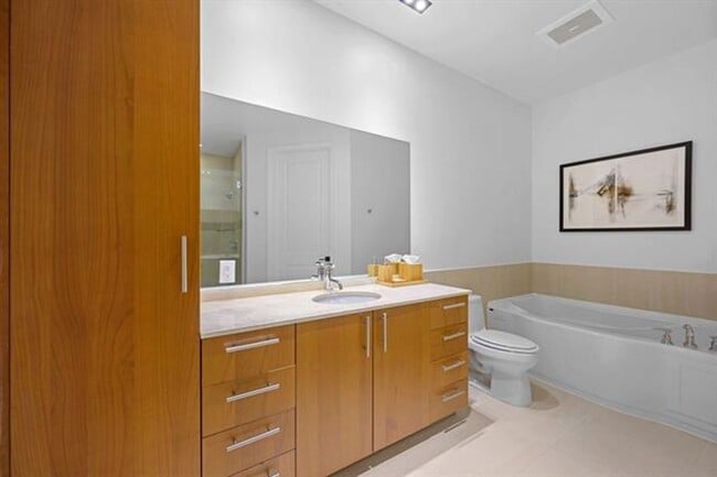 Building Photo - 1945 S Ocean Dr