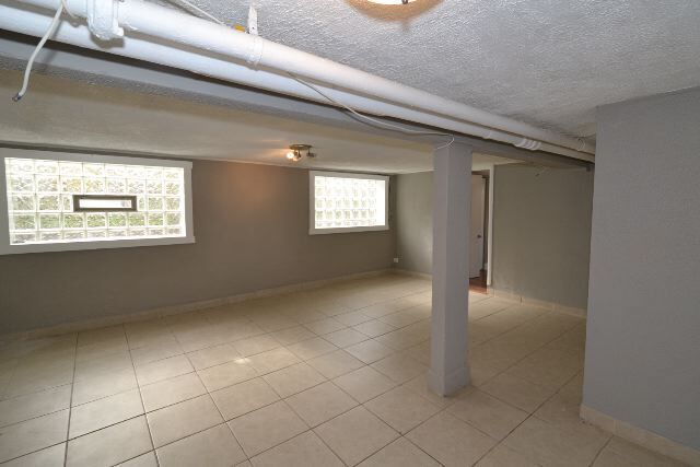 Building Photo - 2043 N Avers Ave