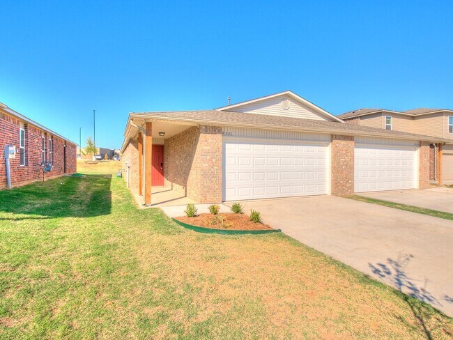 Building Photo - *NOW PRELEASING* Three Bedroom | Two Bath Duplex in Redstone Ranch with Full service Lawncare