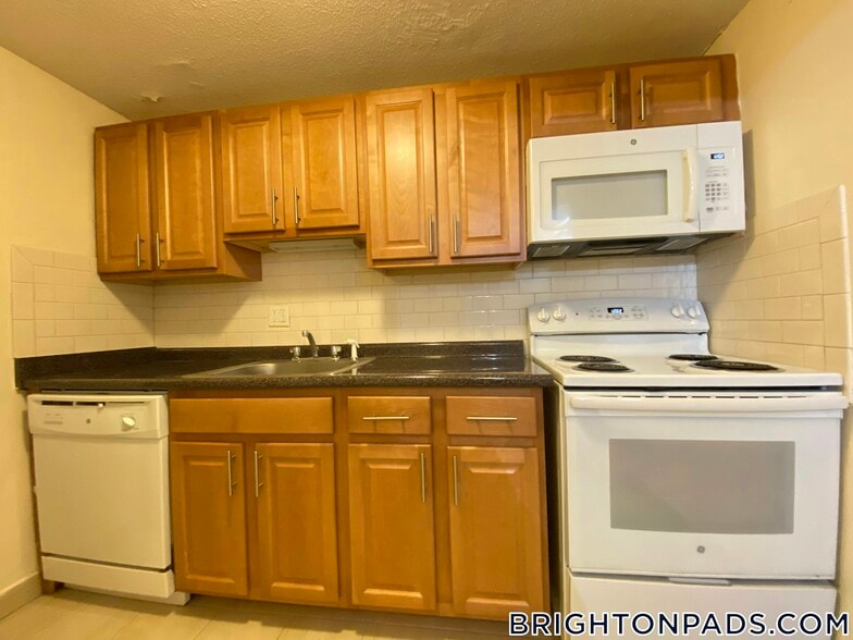 Building Photo - 122 Dustin St