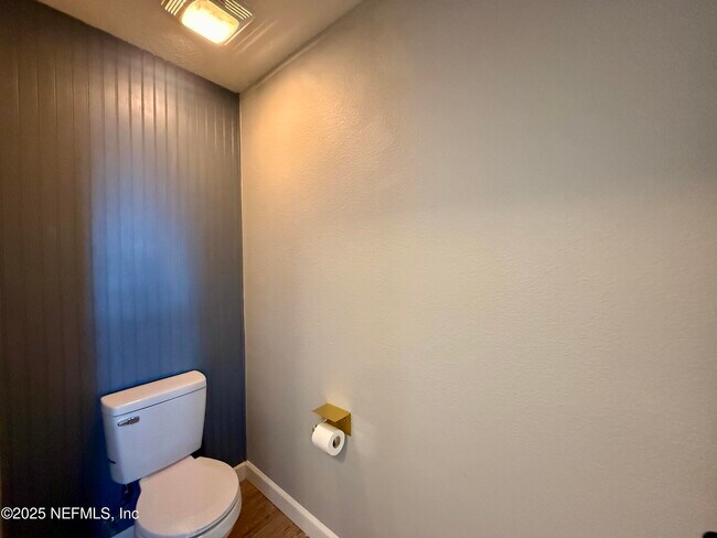Building Photo - 2200 Pebble Point Dr