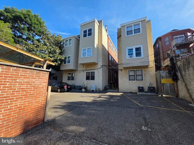 Building Photo - 1828-1800 Green St