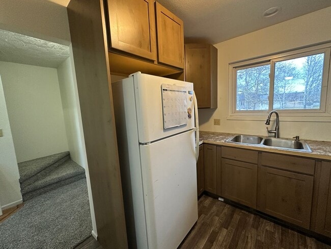 Building Photo - Spacious, three level, 4 Bed 2.5 bath Townhome in Ammon right behind the Walmart on Hitt.