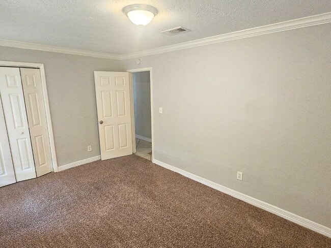 Building Photo - 9526 Golden Wood Ln