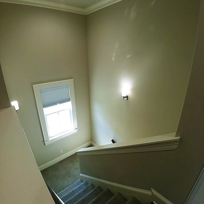 Building Photo - 104 Perfect Pl