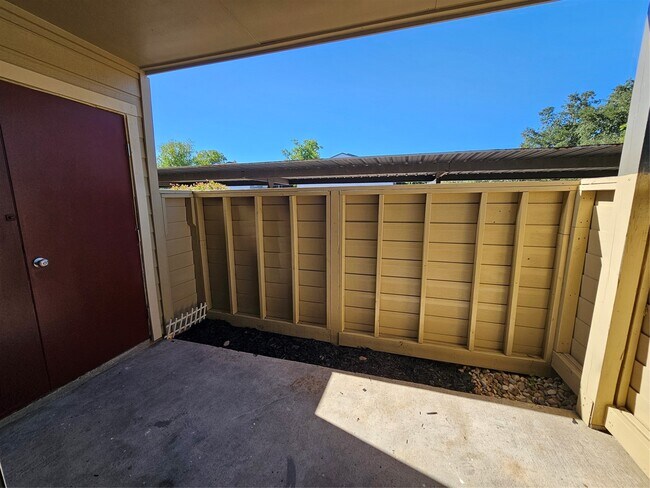 Building Photo - 15534 Zabolio Dr