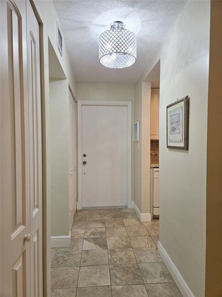 Building Photo - 1161 Hillsboro Mile