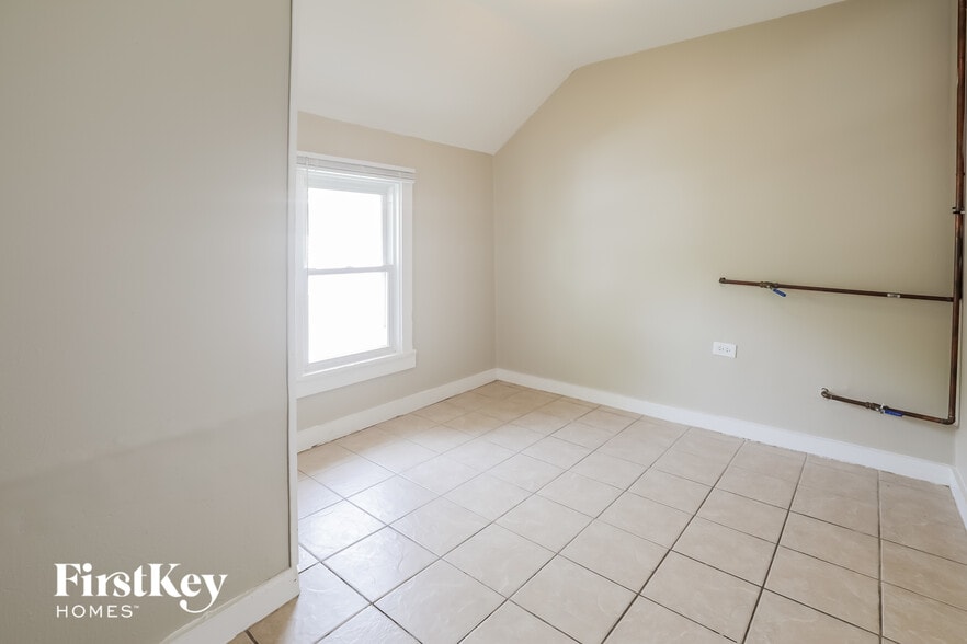 Building Photo - 838 Prescott St