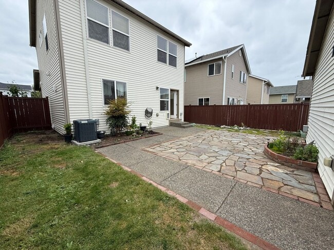 Building Photo - 3 Bedroom DuPont Home for Rent