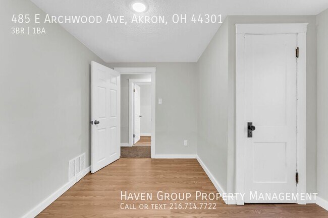 Building Photo - 485 E Archwood Ave