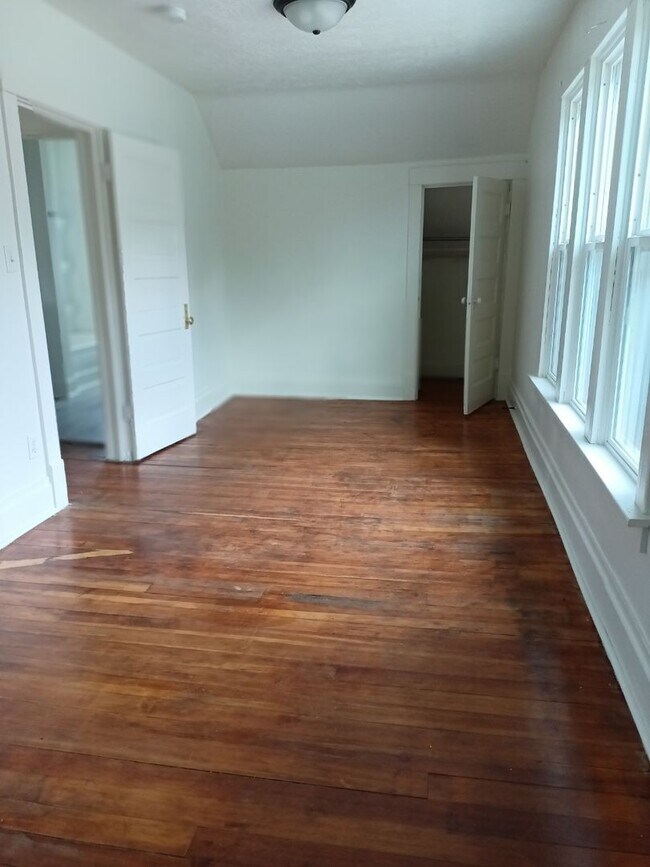Building Photo - BUY ON CONTRACT MOVE IN READY! RENT TO OWN...