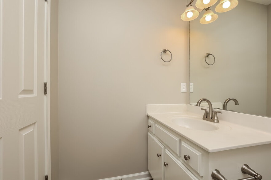 Building Photo - 317 John Henry Dr