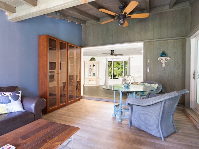 Building Photo - Living Across from Sarasota Bay 3BR/2.5BA Home Minutes to Downtown – Yardwork Included