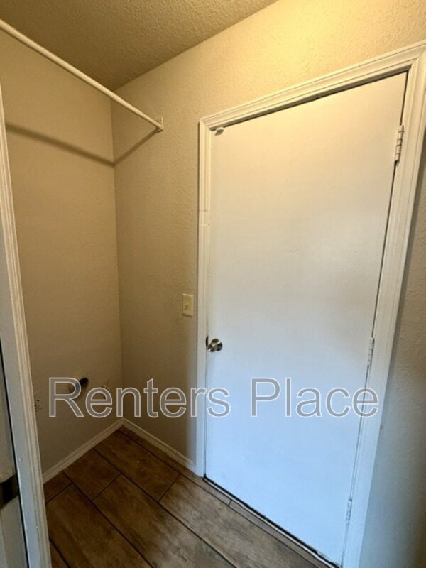 Building Photo - 1548 E 74th St