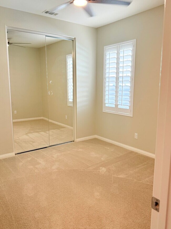 Building Photo - Single Story 4 Bedroom Solar home for rent