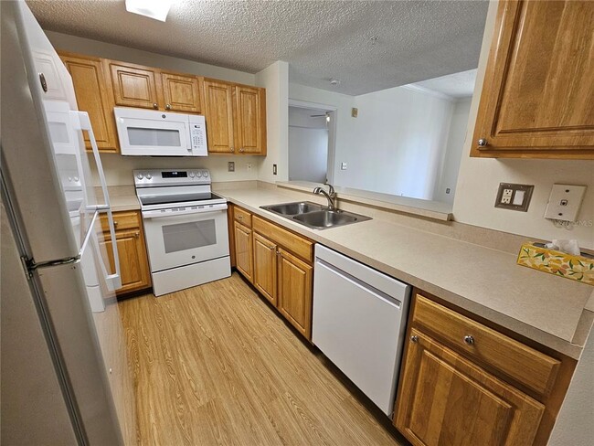 Building Photo - 5552 Bentgrass Dr