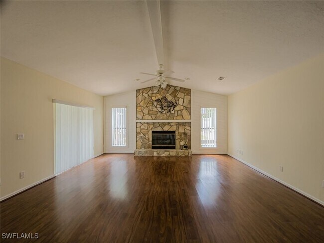 Building Photo - 565 N Idle Terrace