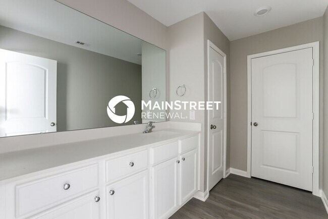 Building Photo - 5 Bedroom Pet-Friendly Home in Magnolia, TX with Main Street Renewal
