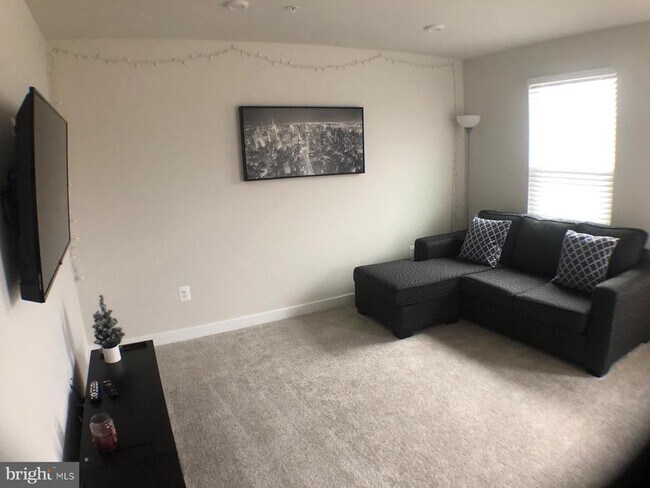 Building Photo - 6212 Editors Park Dr