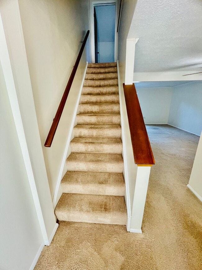 Building Photo - 2 Bed 1.5 Bath- Oakdale PA! Hawthorne Vill...