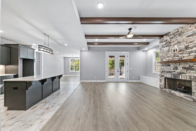 Building Photo - 601 Joyce Ave