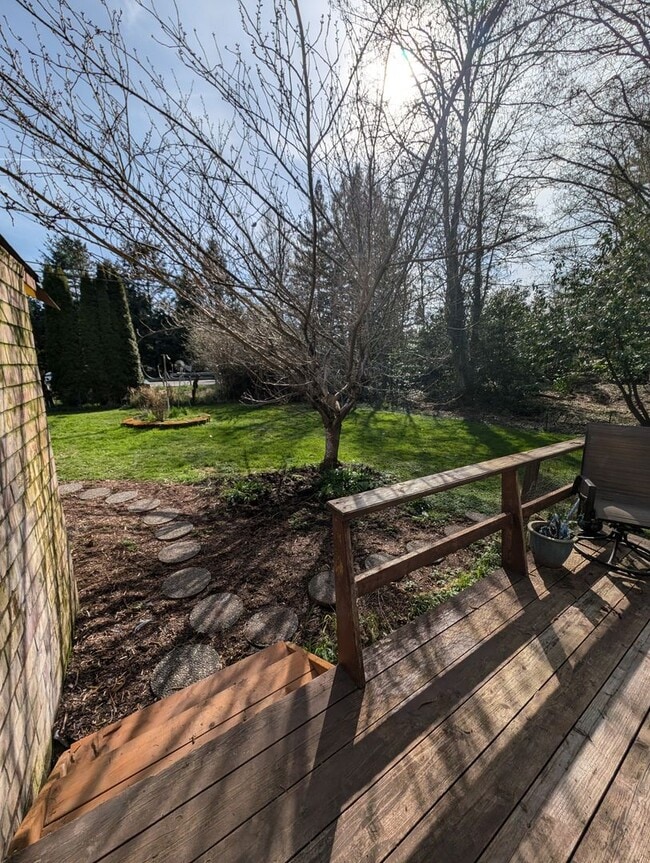 Building Photo - Charming 2 Bed Rental w Bonus Space & Loft! Available Now!