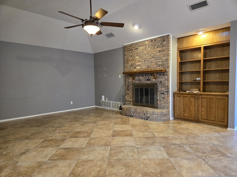 Wood Burning Fireplace - 1629 Wyoming Ave