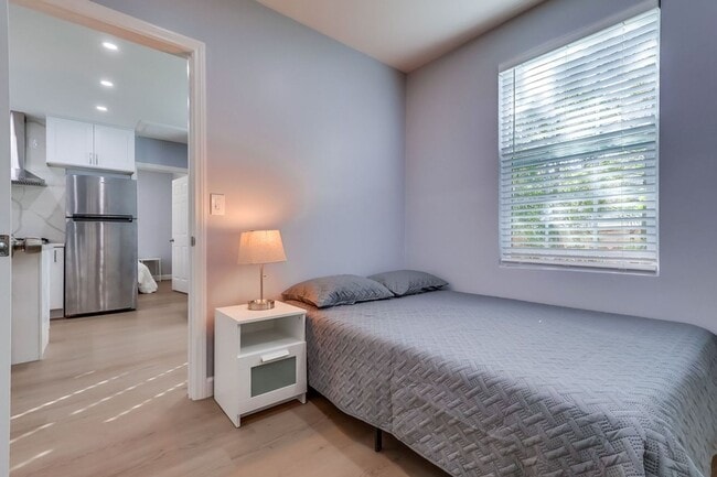 Building Photo - 6504 W 84th Pl