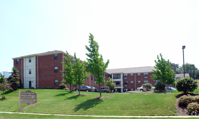 Building Photo - Angelique Woods