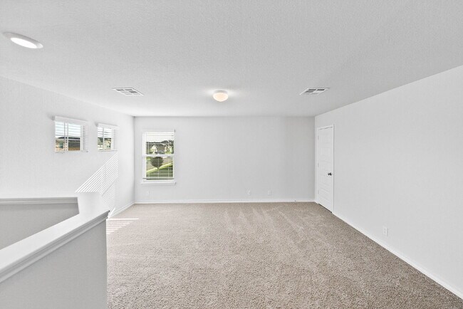 Building Photo - Spacious 5-Bedroom Rental on Oversized Cor...