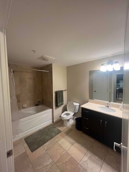 Secondary bathroom. - 440 L St NW