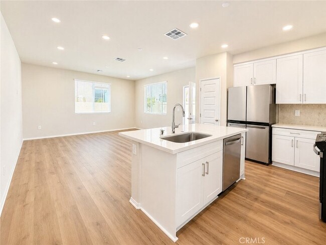 Building Photo - 28274 Via Garnicia