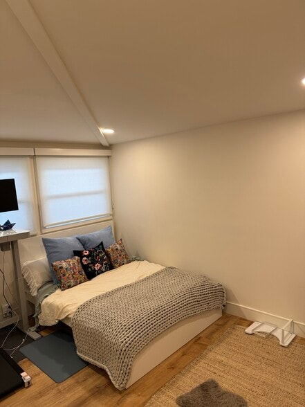 Building Photo - 511 Poinsettia Ave