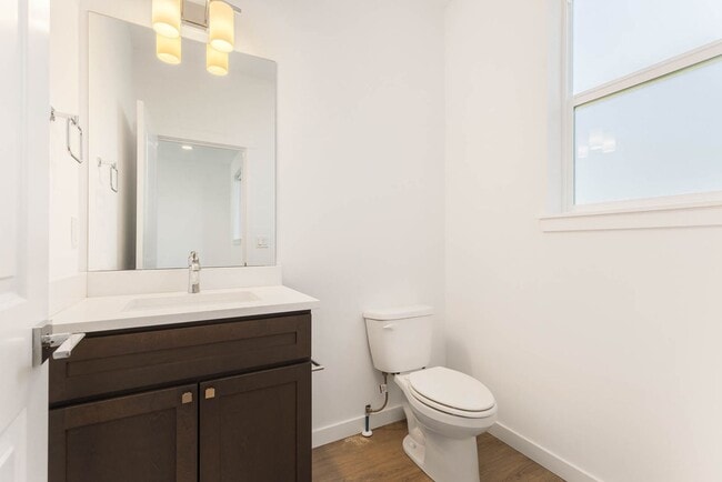 Building Photo - 304 S 48th Ct