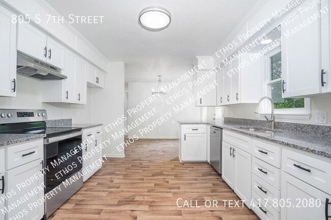 Building Photo - 805 S 7th St