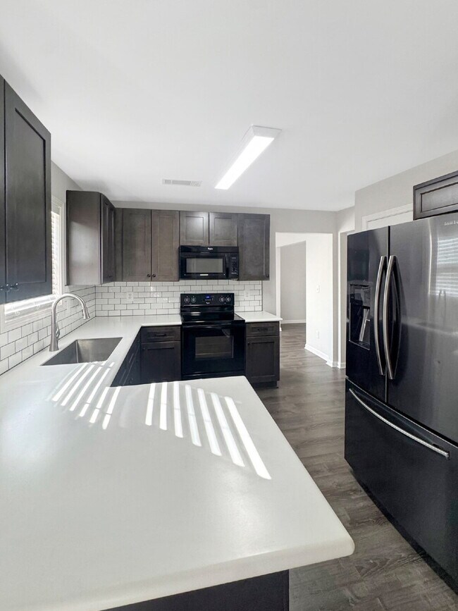 Building Photo - Now Available in Heritage Pointe!