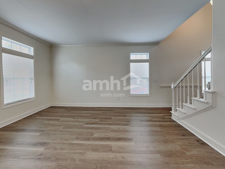 Building Photo - 440 Tortoise Ln