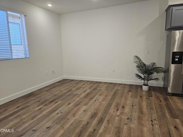 Building Photo - 14550 Burbank Blvd