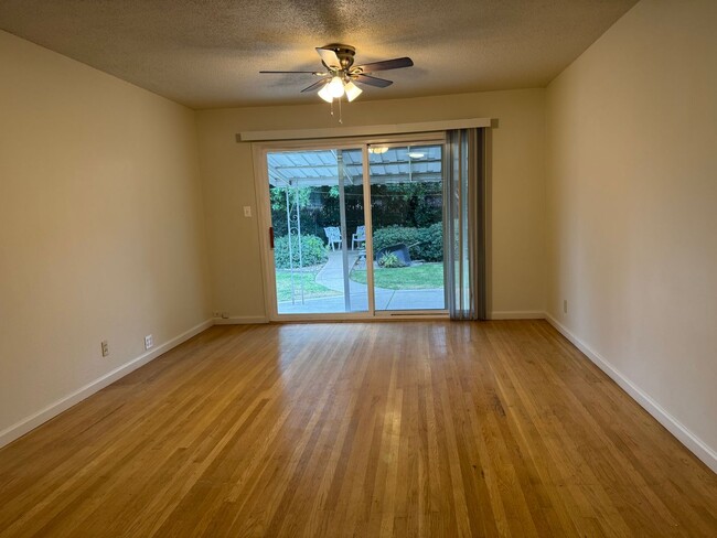 Building Photo - Cute home in old Roseville with newer HVAC