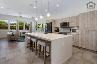 Building Photo - 3Bed/2.5Bath Beautifully Furnished or Unfurnished Home in Goodyear! -- MODERN FINISHES!